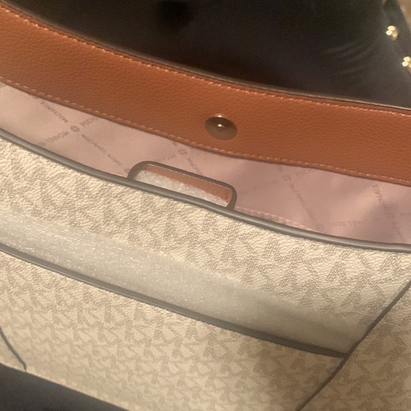 Large crossbody - Picture 4 of 4